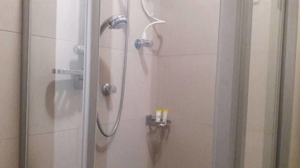 فندق أو واي أو 228 بإطلالة على البحر كولمبو المظهر الخارجي الصورة